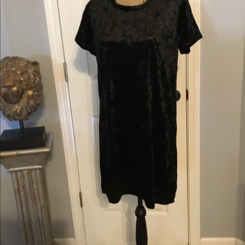 Black Velvet Dress 1 XL Left☃️ - Picture 2 of 3